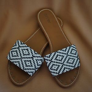 Abound Black & White sandals US9